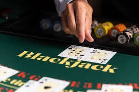Dasbor multipermainan epsi99 menampilkan slot, meja dealer langsung, dan jadwal sepak bola